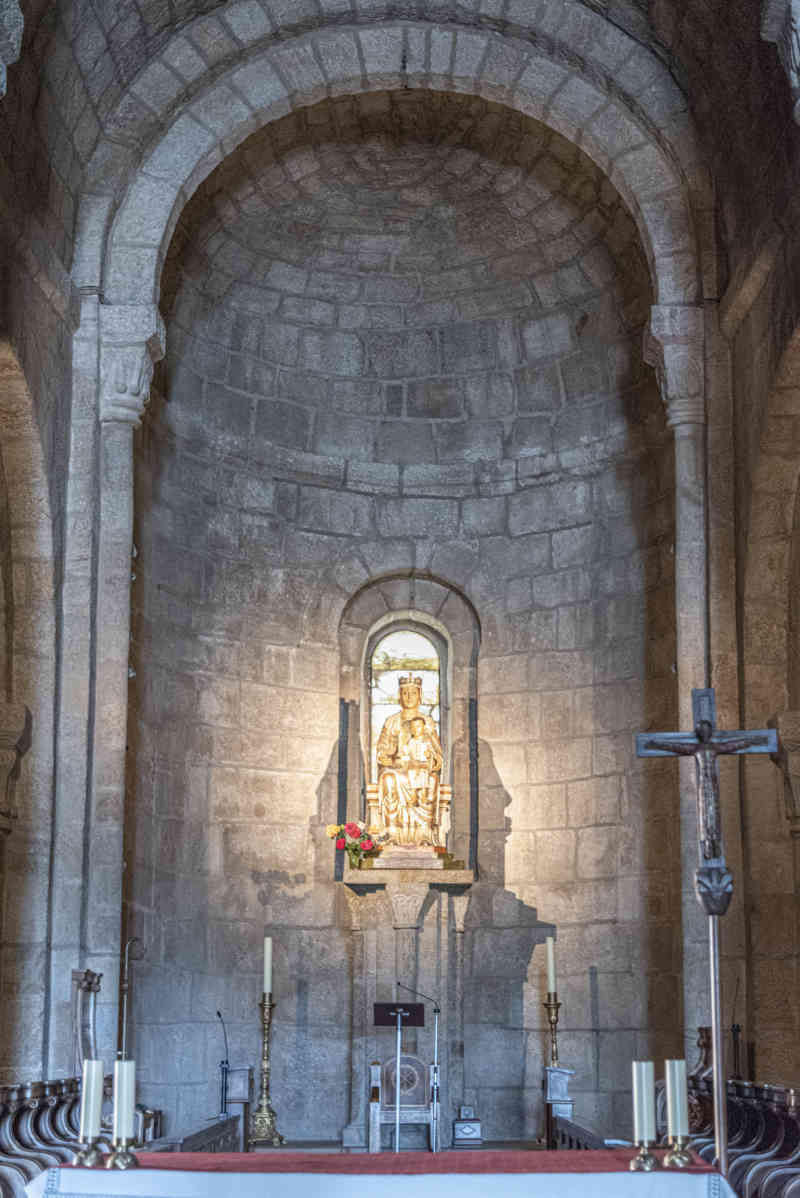 Comunidad Foral de Navarra 086 - monasterio de Leyre - iglesia de San Salvador de Leyre.jpg